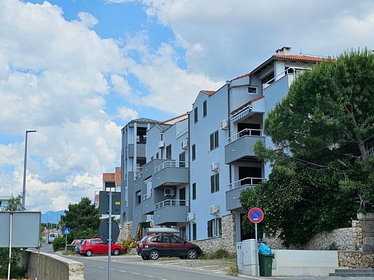 Apartments Bellevue Novalja Exteriör bild
